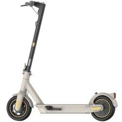 Ninebot KickScooter MAX G30LE II navrhnutý Segwayom - 40 km autonómie. Segway - Ninebot - 6 - Robustnejší podvozok, širší. - 10"